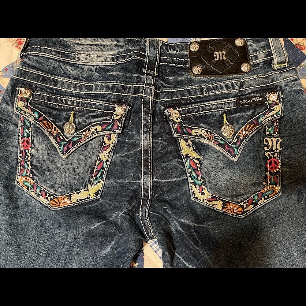 ✌🏼Miss Me Cuffed Capris. Size 27